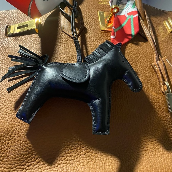 ❌ SOLD ❌Hermès 2019 So Black GriGri Rodeo Bag Charm MM w/ Tags - Picture 5 of 5